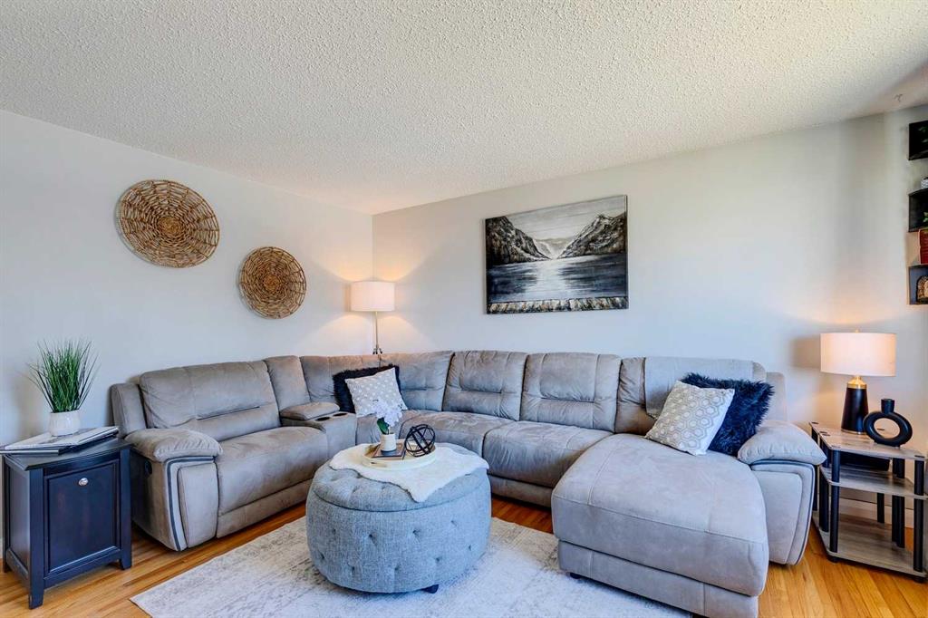 Picture of 7630 22A Street SE, Calgary Real Estate Listing