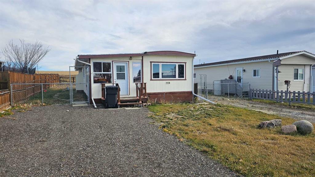 Picture of 936 MAIN Street NW, Milk River Real Estate Listing