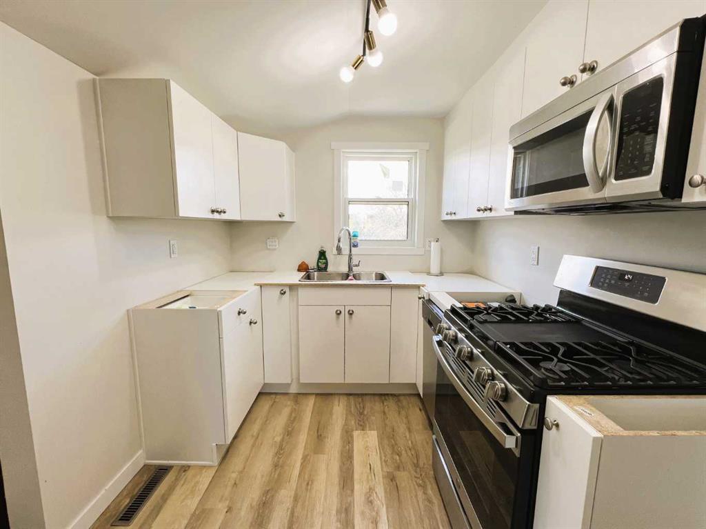 Picture of 409 Illingworth Avenue , Suffield Real Estate Listing