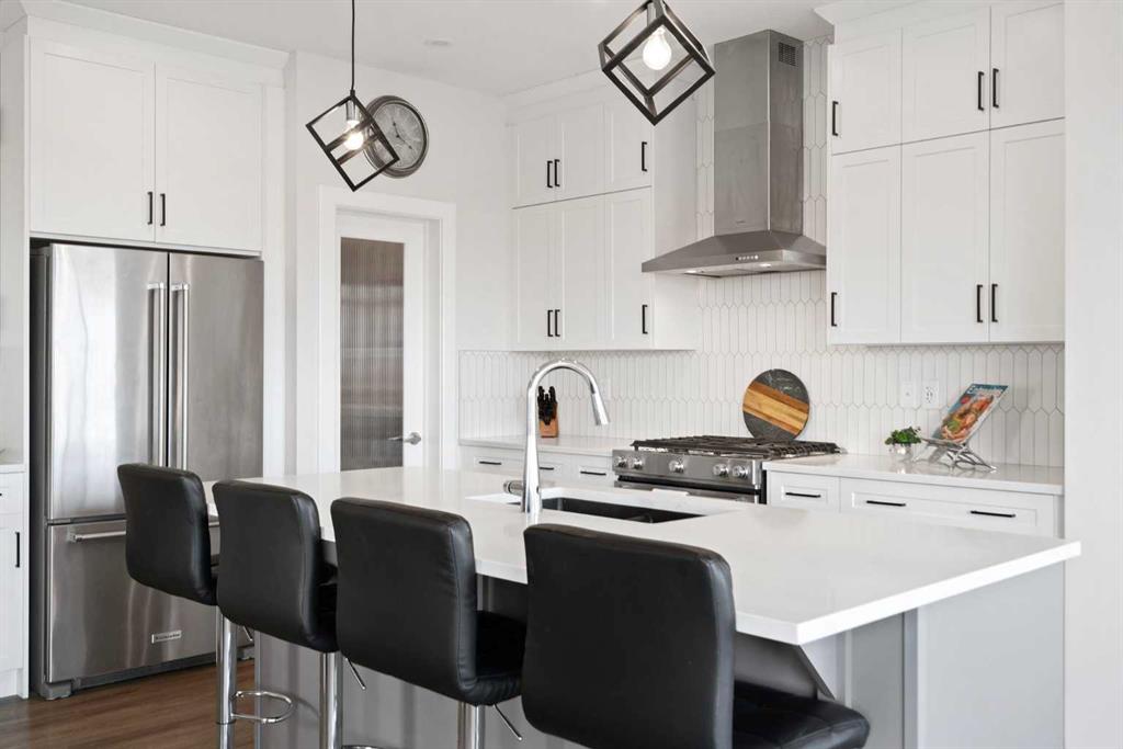 Picture of 139 Creekstone Way SW, Calgary Real Estate Listing