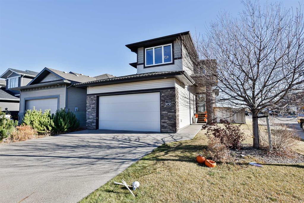 Picture of 128 Cabot Landing W, Lethbridge Real Estate Listing