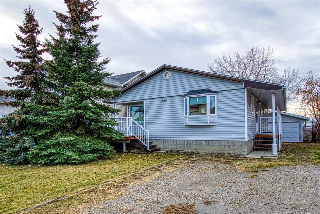 Picture of 1015 6th Avenue , Beaverlodge Real Estate Listing