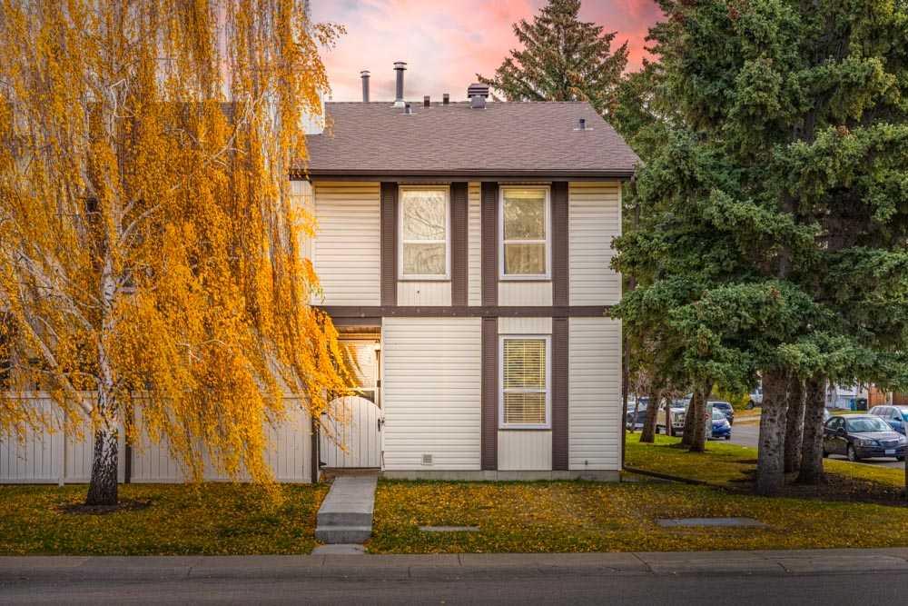 Picture of 4, 3200 60 Street NE, Calgary Real Estate Listing