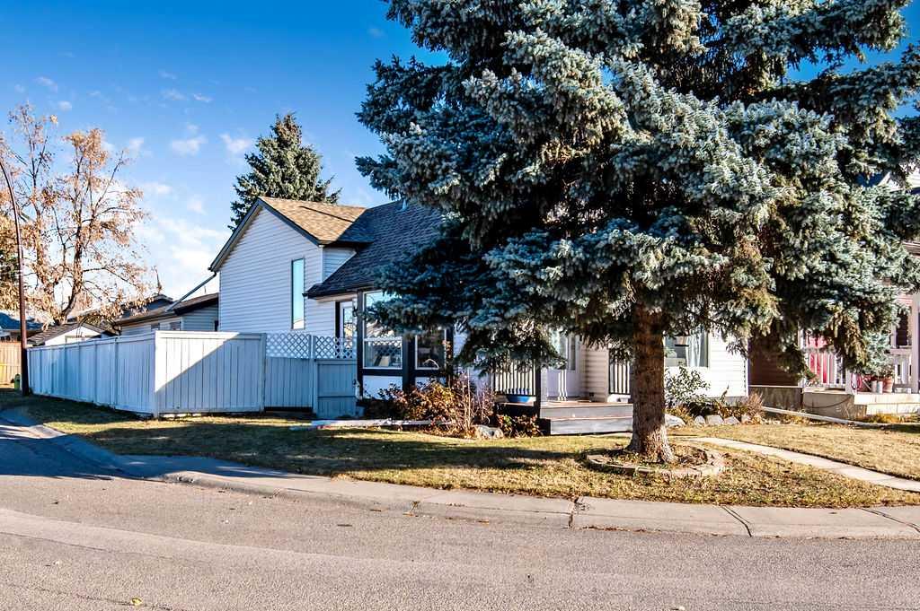 Picture of 106 Woodfield Close SW, Calgary Real Estate Listing