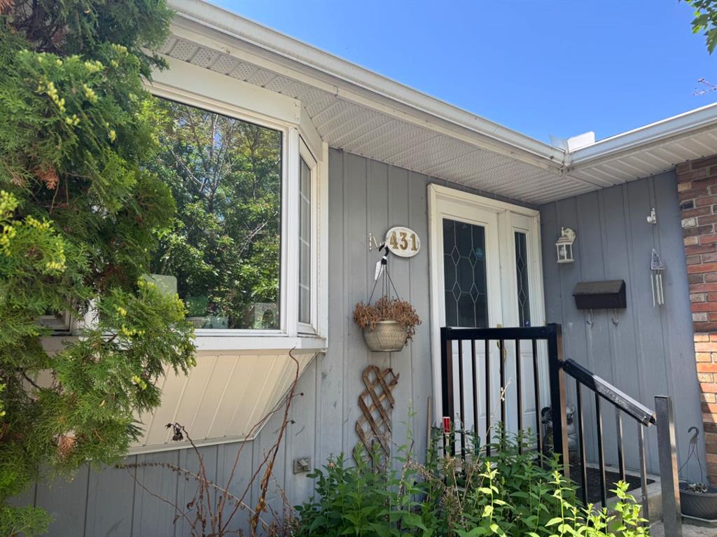 Picture of 431 Queen Charlotte Drive SE, Calgary Real Estate Listing