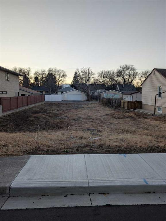 Picture of 1020 12 A Street S, Lethbridge Real Estate Listing