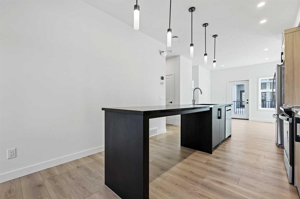 Picture of 157 Mahogany Gardens SE, Calgary Real Estate Listing