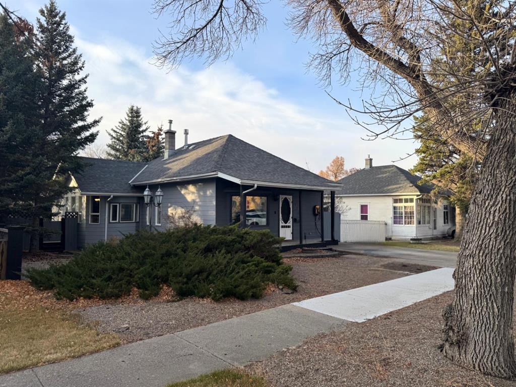 Picture of 726 12B Street N, Lethbridge Real Estate Listing