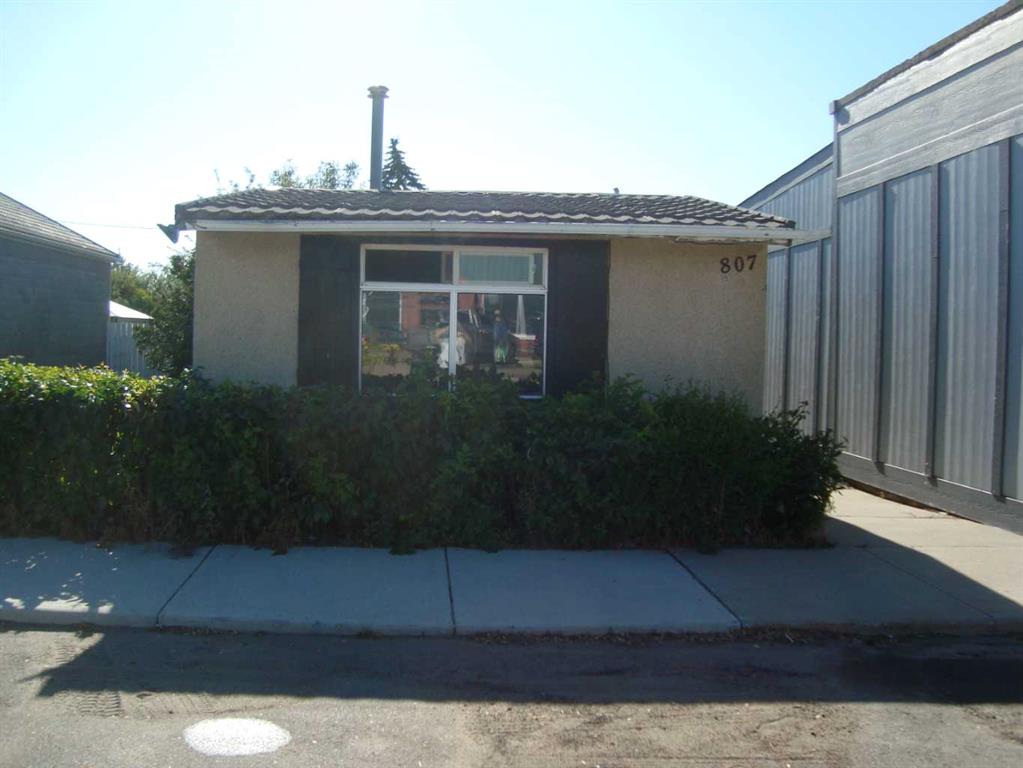 Picture of 807 The Broadway Street , Standard Real Estate Listing