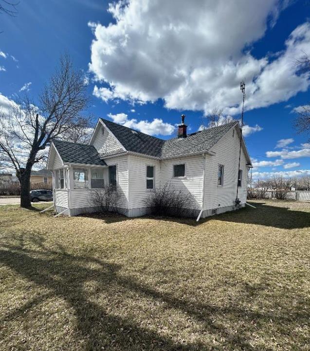 Picture of 204 Grand Avenue , Carmangay Real Estate Listing