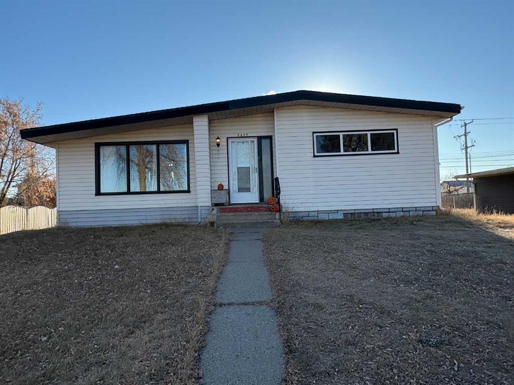 Picture of 5639 48 Avenue A,B Crescent , Ponoka Real Estate Listing
