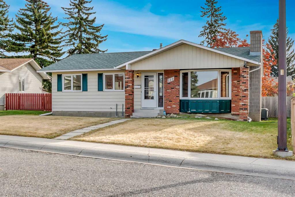 Picture of 111 Pinetree Bay NE, Calgary Real Estate Listing