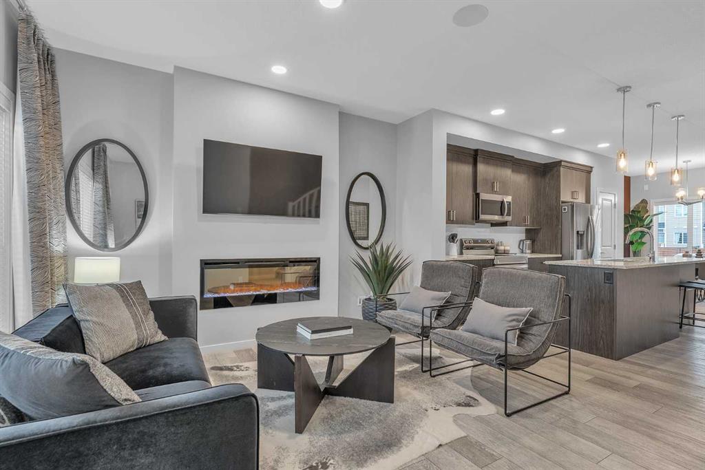 Picture of 1121 Chinook Gate Bay SW, Airdrie Real Estate Listing