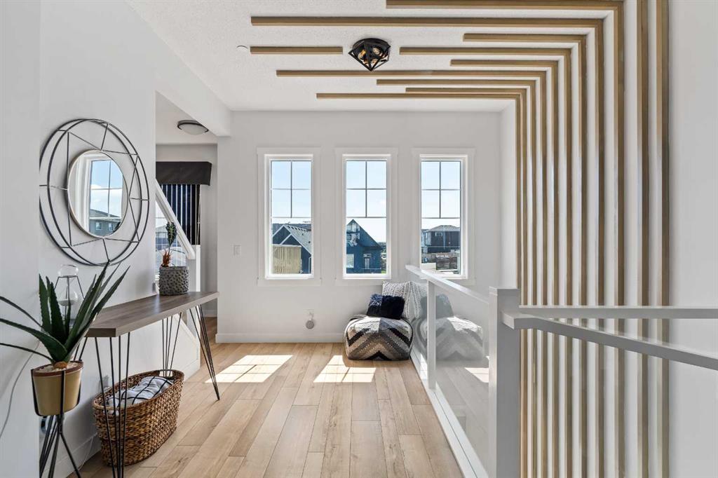 Picture of 233 Lucas Manor NW, Calgary Real Estate Listing