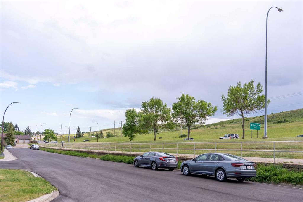 Picture of 53 Beaconsfield Crescent NW, Calgary Real Estate Listing