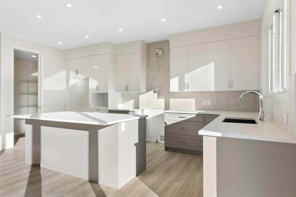 Picture of 218 West Grove Lane SW, Calgary Real Estate Listing