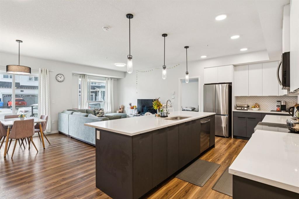 Picture of 1105, 33 Carringham Gate NW, Calgary Real Estate Listing