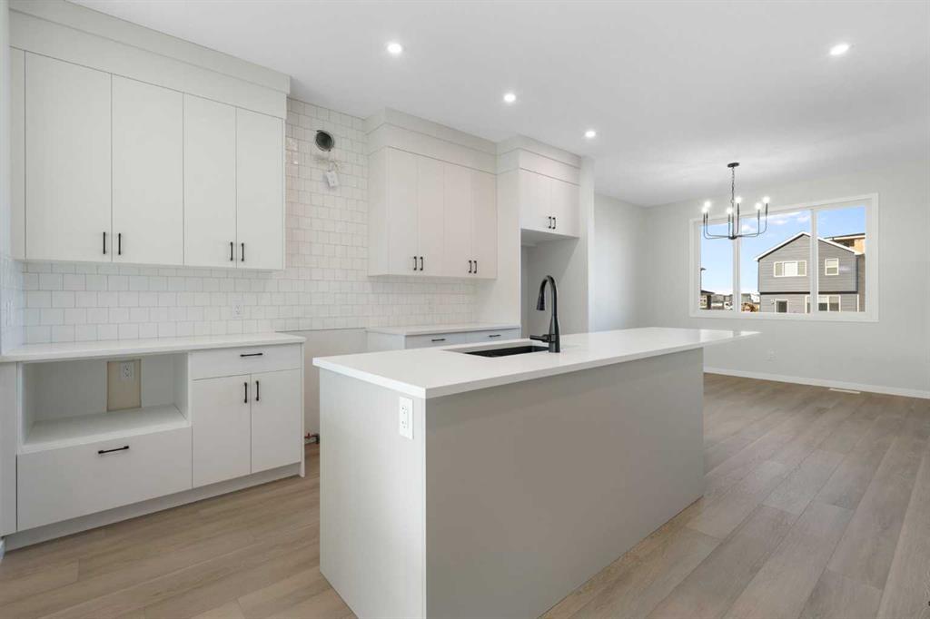 Picture of 13 Creekview Manor SW, Calgary Real Estate Listing