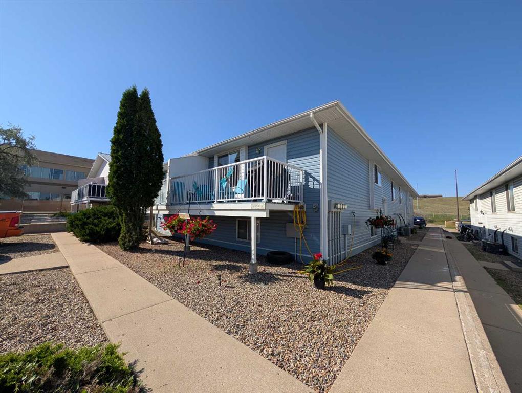 Picture of 72 Valleyview Drive SW, Medicine Hat Real Estate Listing