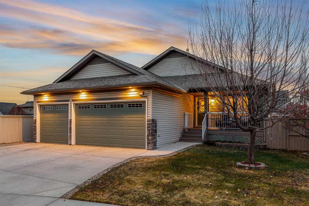 Picture of 734 Woodside Bay NW, Airdrie Real Estate Listing