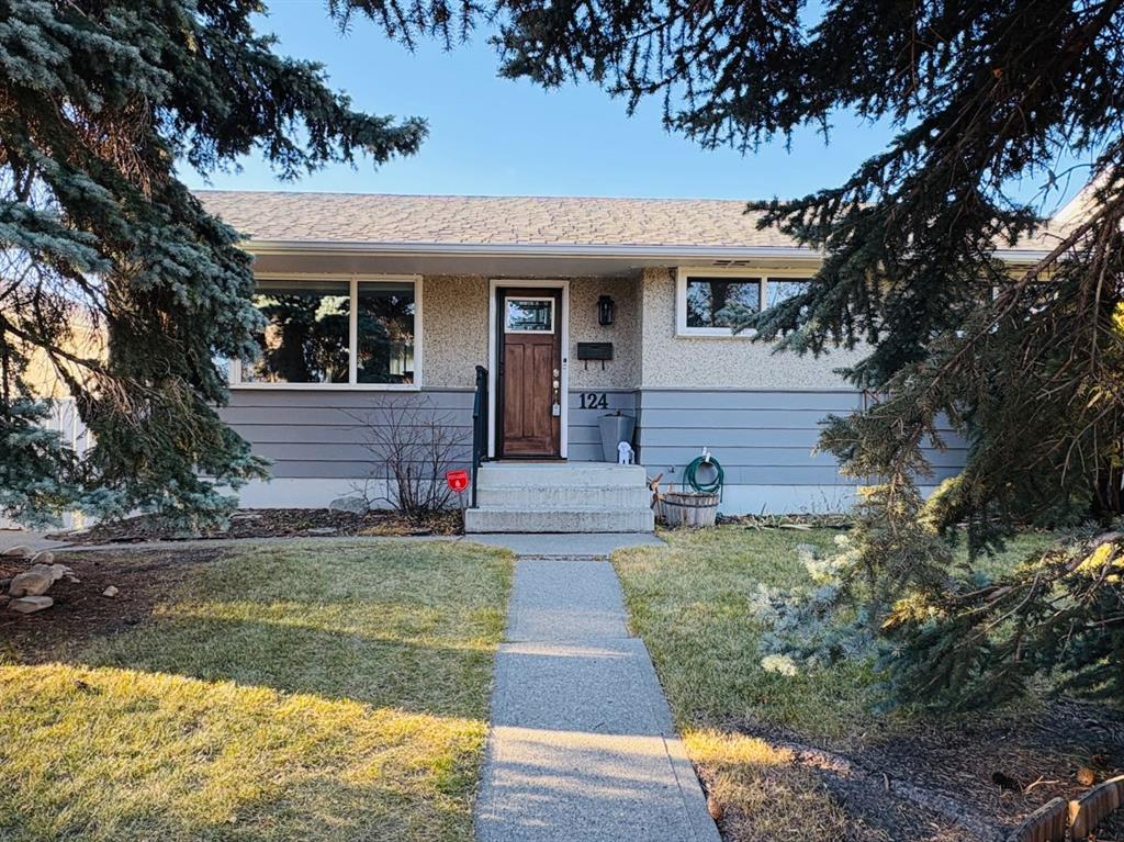 Picture of 124 Glenpatrick Drive SW, Calgary Real Estate Listing