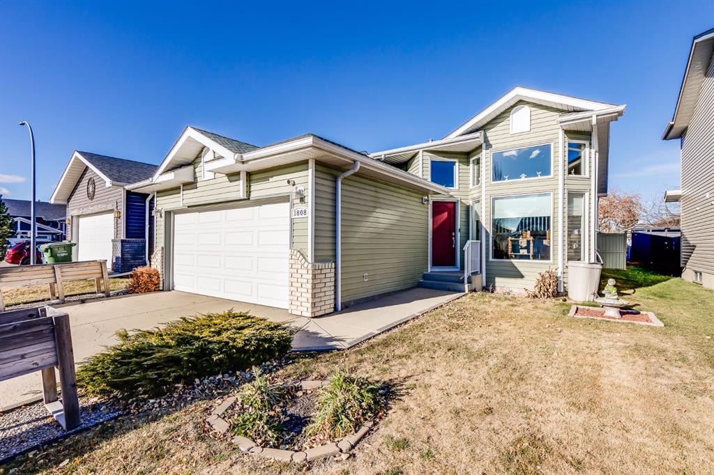 Picture of 1808 Meadowbrook Gate SE, Airdrie Real Estate Listing