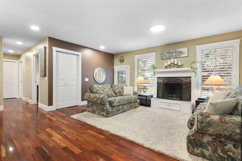 Picture of 431 Queensland Circle SE, Calgary Real Estate Listing