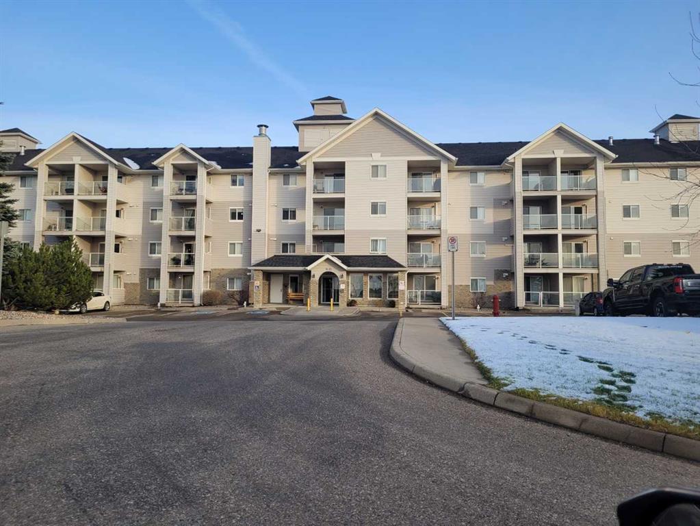 Picture of 204, 1632 Saamis Drive NW, Medicine Hat Real Estate Listing