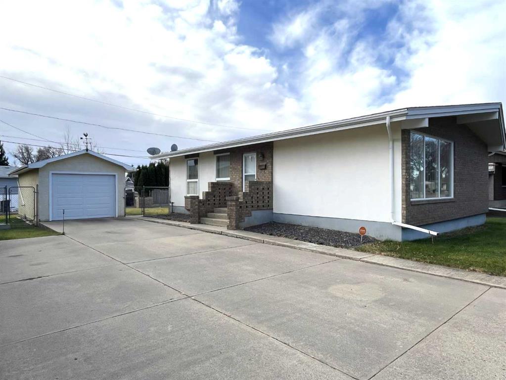 Picture of 895 16A Street NE, Medicine Hat Real Estate Listing
