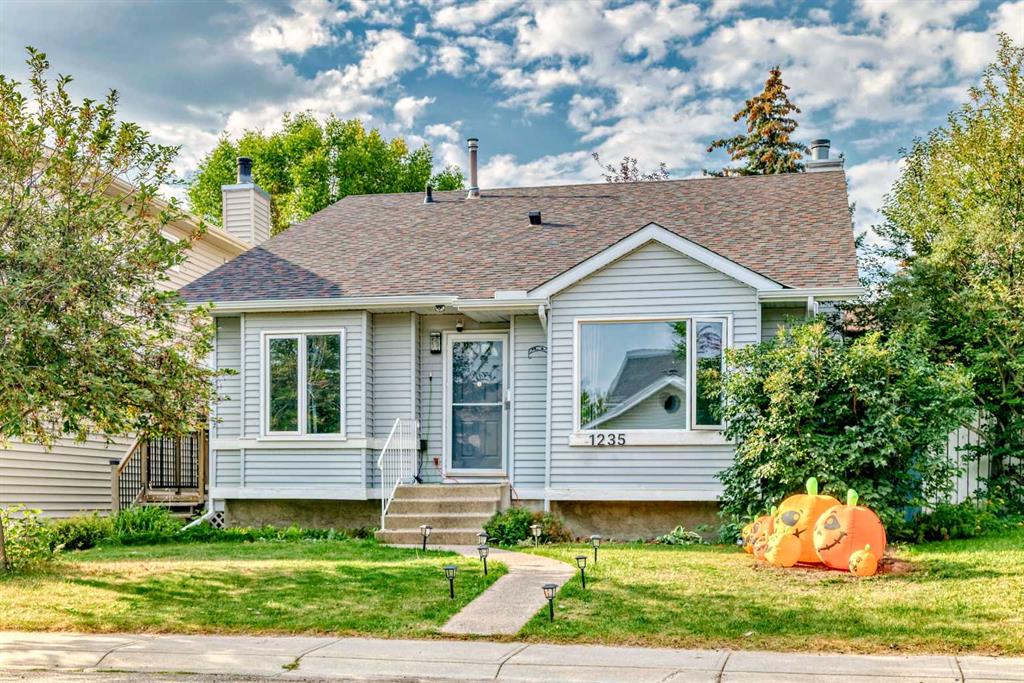 Picture of 1235 Sandpiper Road NW, Calgary Real Estate Listing