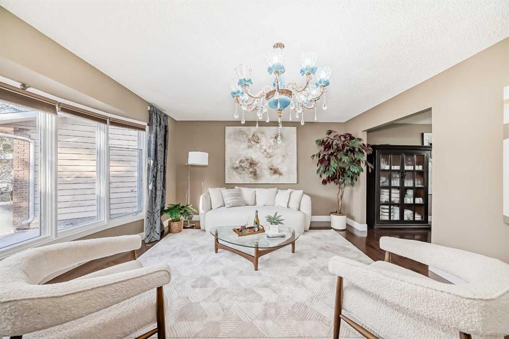 Picture of 36 Varsity Estates Court NW, Calgary Real Estate Listing