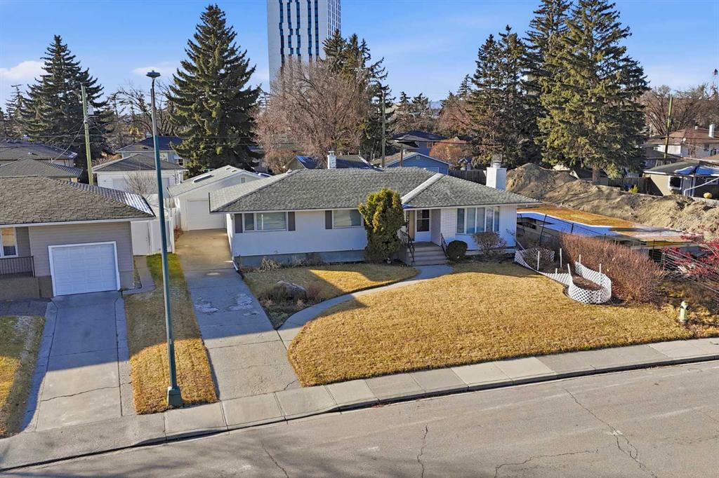 Picture of 2219 Halifax Crescent NW, Calgary Real Estate Listing