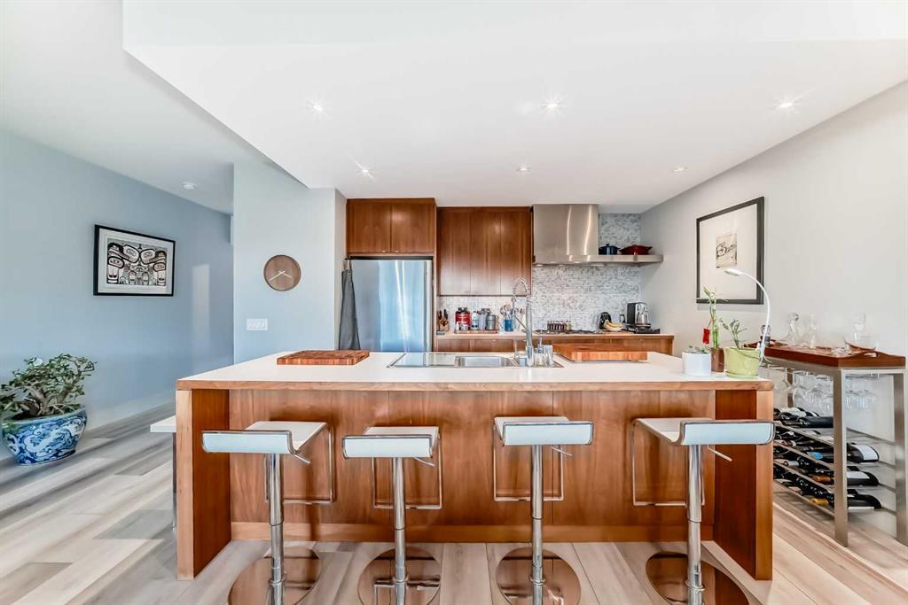 Picture of 201, 2124 17 Street , Calgary Real Estate Listing