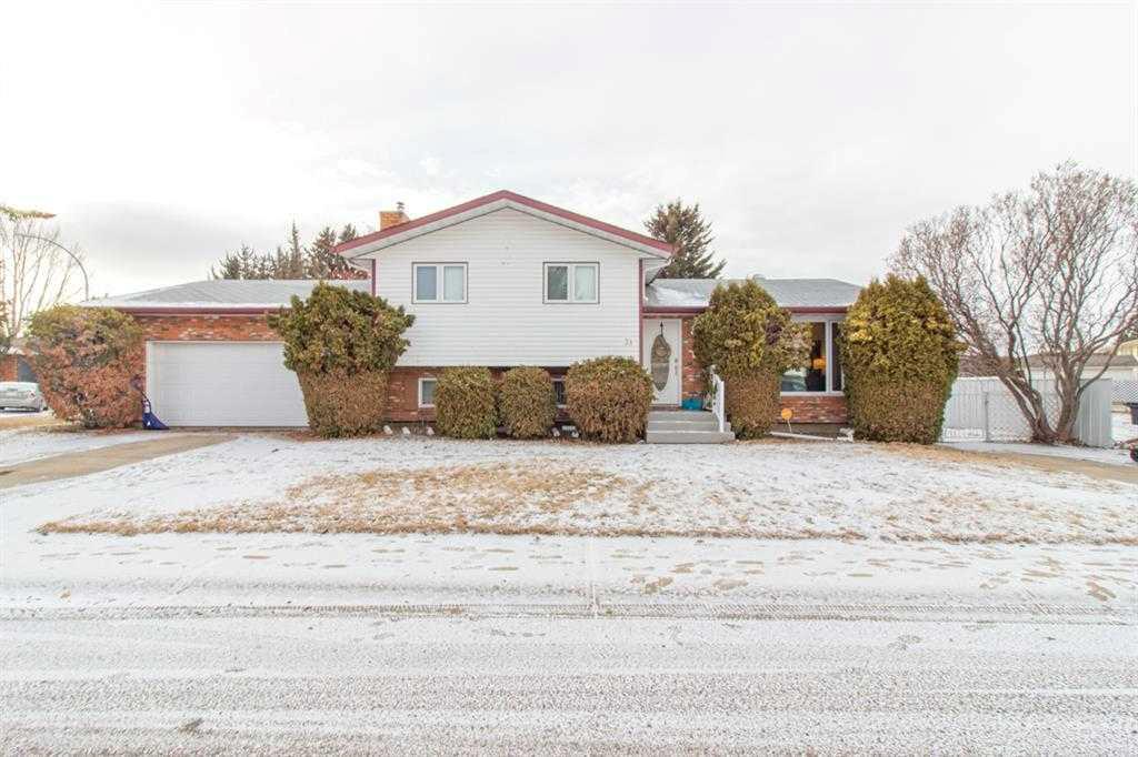 Picture of 31 Rossdale Way SE, Medicine Hat Real Estate Listing
