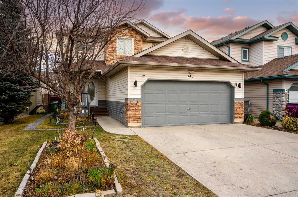 Picture of 140 Fairways Drive NW, Airdrie Real Estate Listing