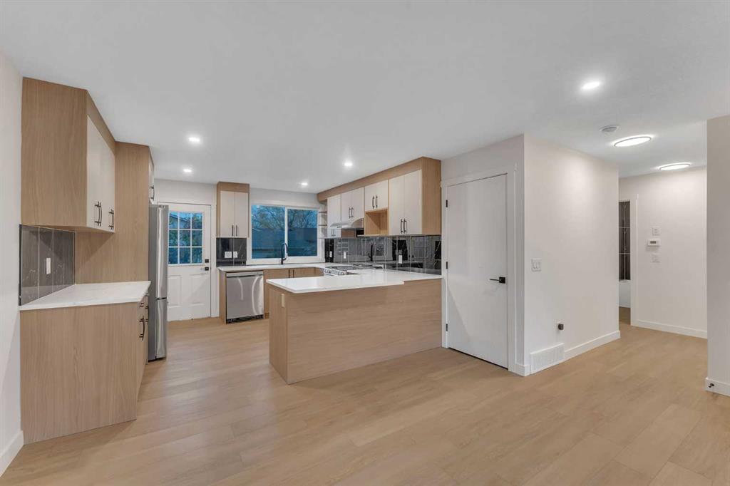 Picture of 352 Lysander Place SE, Calgary Real Estate Listing