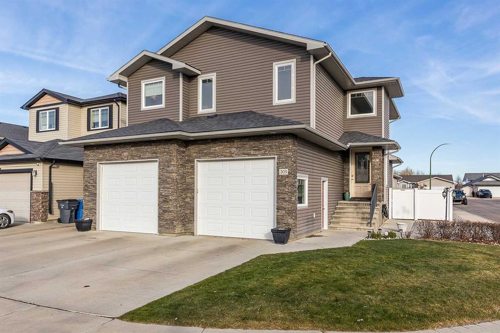 Picture of 203 Sterling Crescent SE, Medicine Hat Real Estate Listing