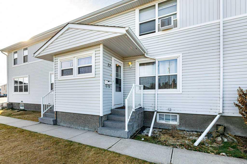 Picture of 22 Poplar Crescent , Springbrook Real Estate Listing