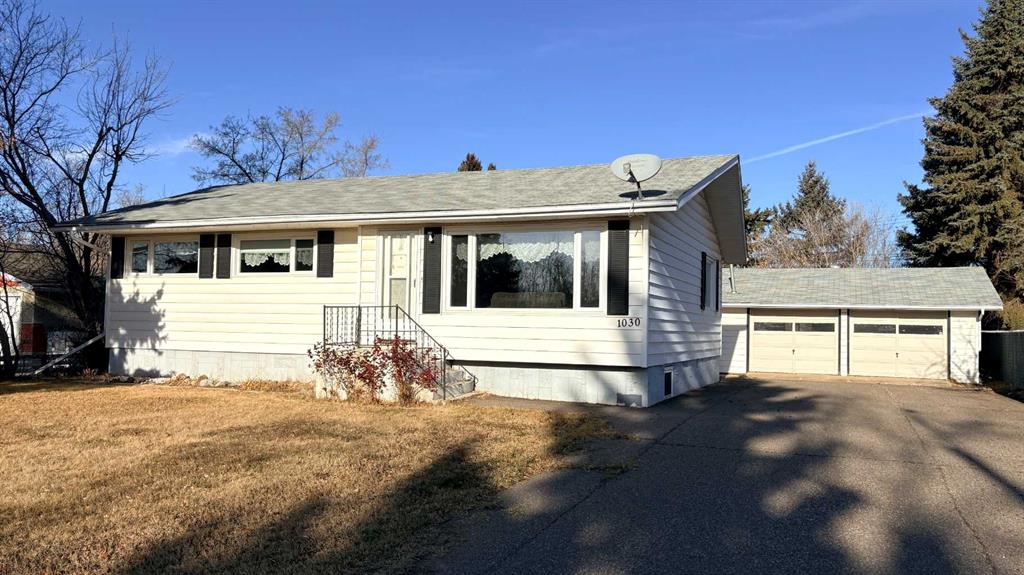 Picture of 1030 15 Avenue , Wainwright Real Estate Listing
