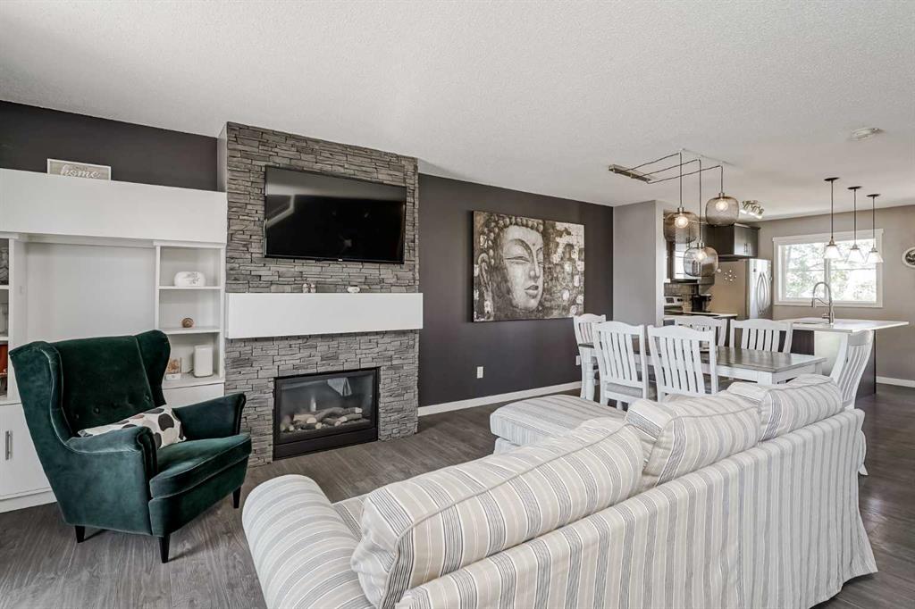 Picture of 313 Copperpond Landing SE, Calgary Real Estate Listing
