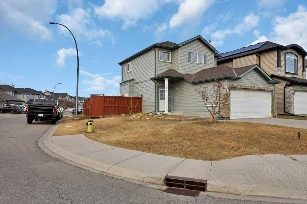 Picture of 5934 Saddlehorn Drive NE, Calgary Real Estate Listing