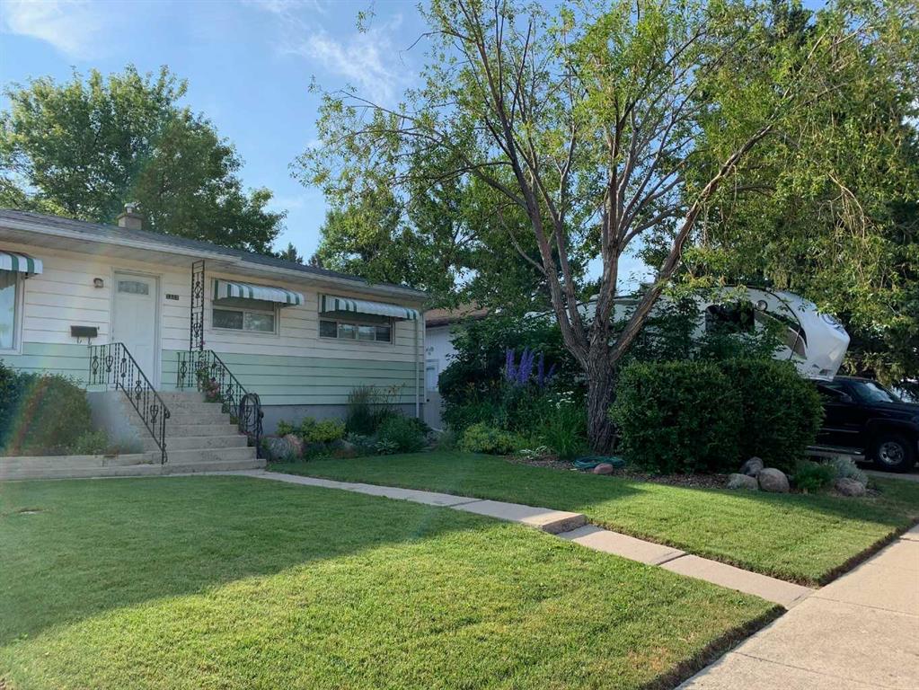 Picture of 1101 14 Street N, Lethbridge Real Estate Listing