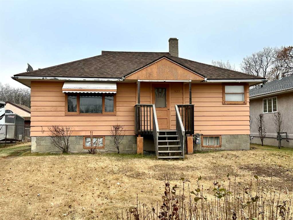 Picture of 925 15 Street , Wainwright Real Estate Listing