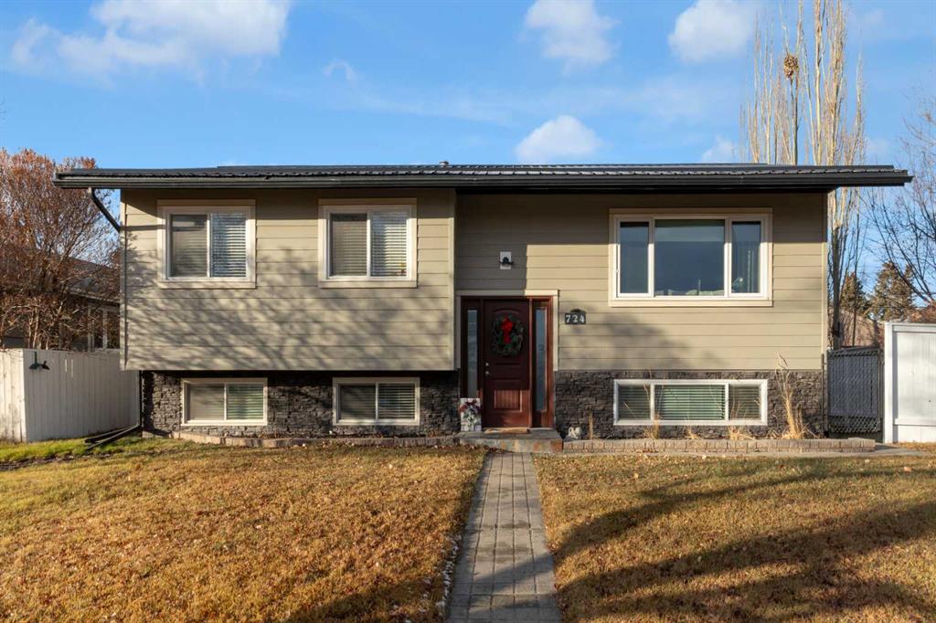 Picture of 724 Mapleton Drive SE, Calgary Real Estate Listing