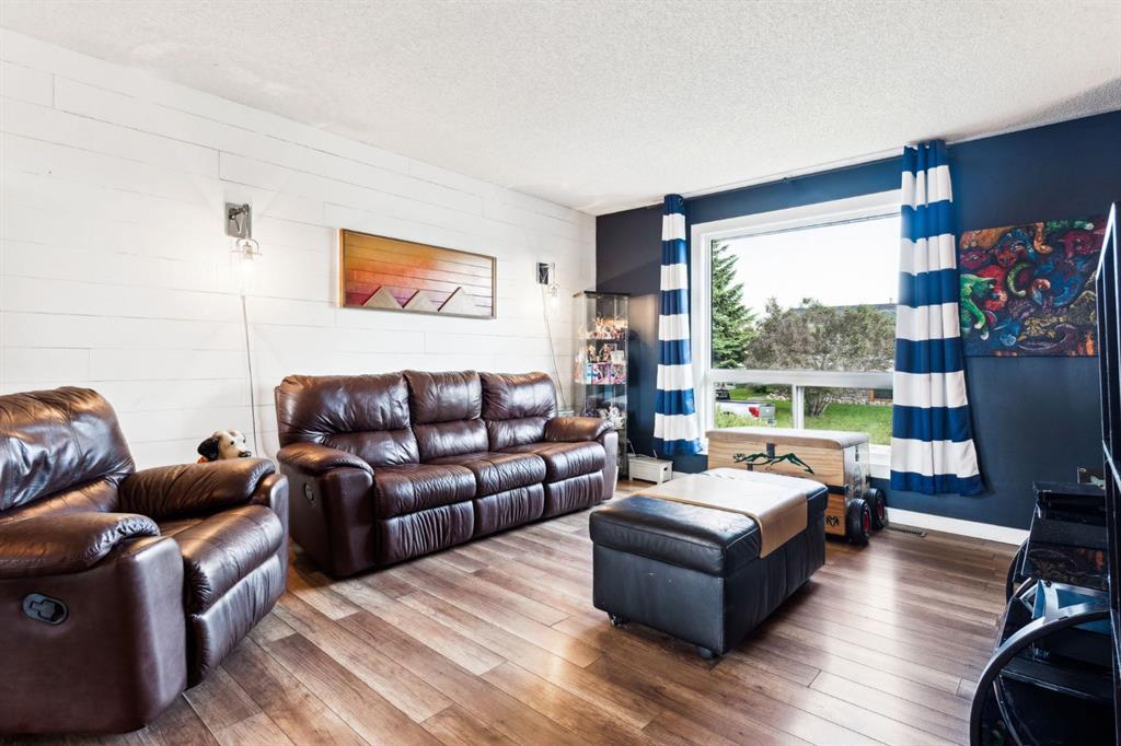 Picture of 147 Falchurch Crescent NE, Calgary Real Estate Listing