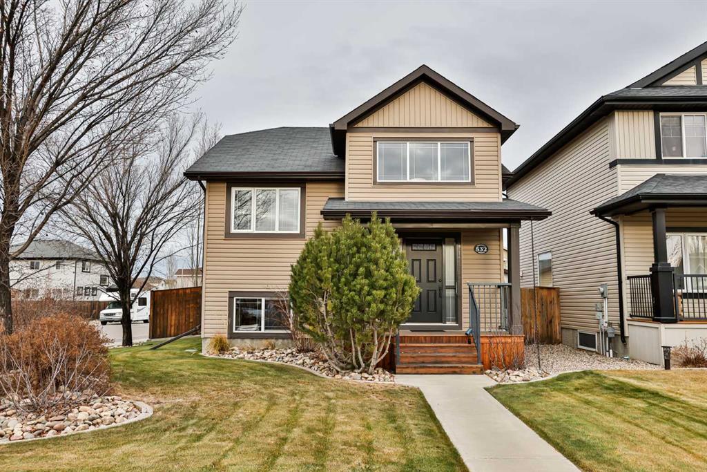 Picture of 532 Silkstone Crescent W, Lethbridge Real Estate Listing