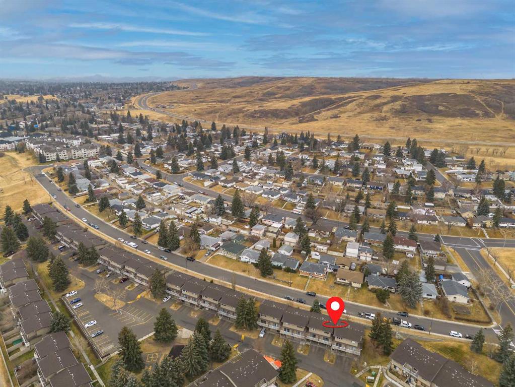 Picture of 38, 1055 72 Avenue NW, Calgary Real Estate Listing