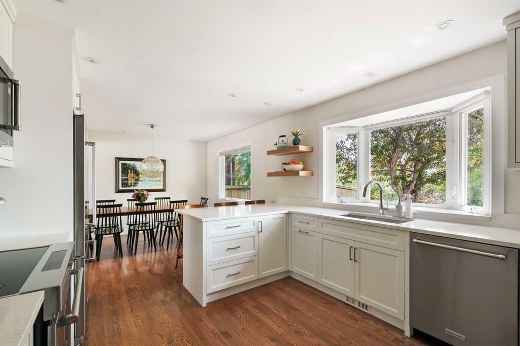 Picture of 1571 Windsor Street NW, Calgary Real Estate Listing