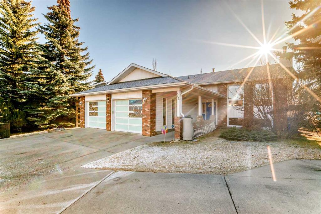 Picture of 24 West Kerfoot Place , Cochrane Real Estate Listing