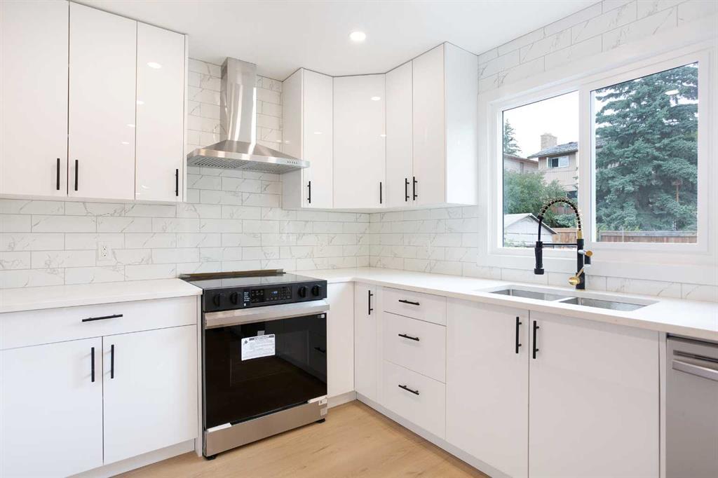 Picture of 24 Hawkwood Crescent NW, Calgary Real Estate Listing